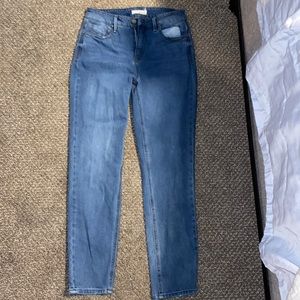 Blue skinny jeans no rips